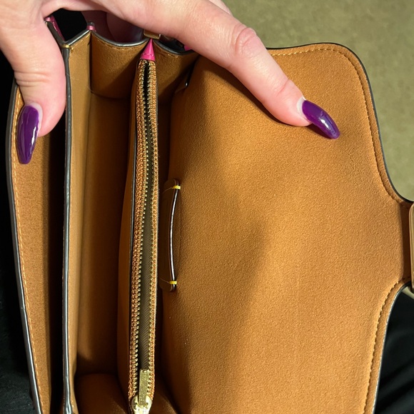 Coach patent leather handbag in magenta - Picture 7 of 8